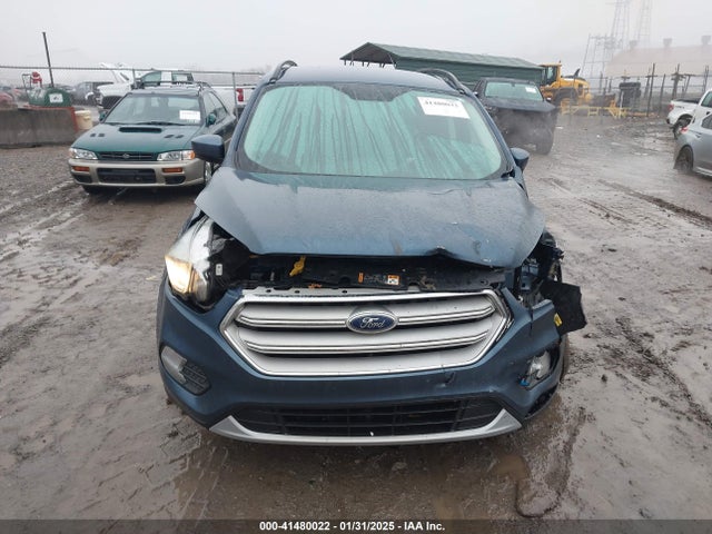 1FMCU9GD9JUA19411 Ford ESCAPE SE