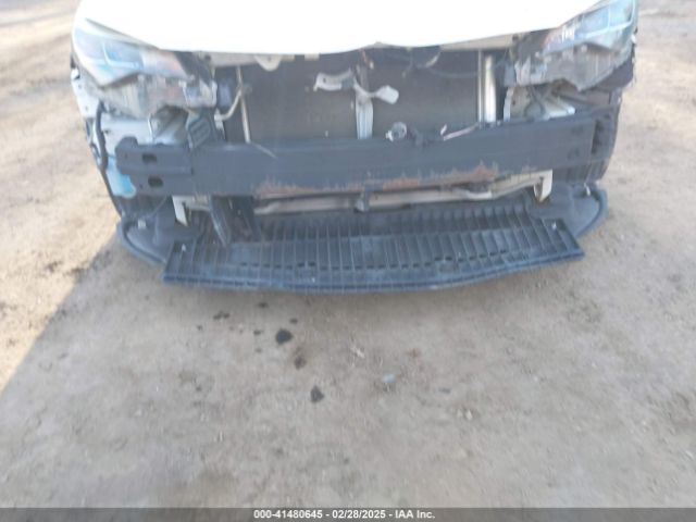 5YFBURHE8JP811229 Toyota COROLLA SE