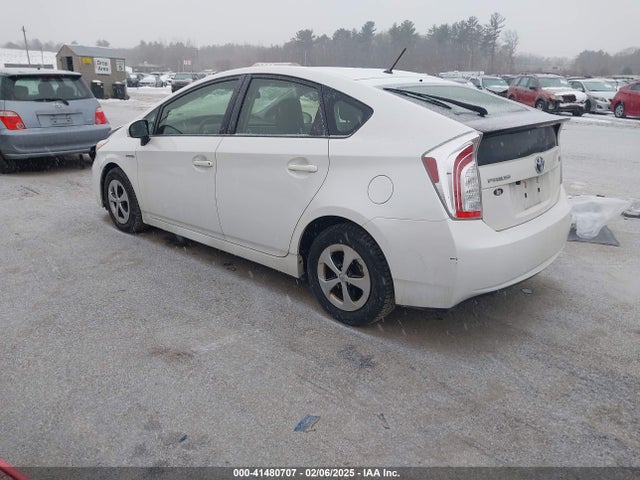 Toyota Prius Two 2014 JTDKN3DU3E0390334 Image 3