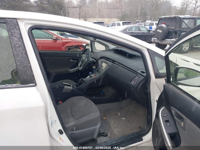 Toyota Prius Two 2014 JTDKN3DU3E0390334 Image 5