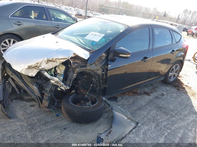 Ford FOCUS SE 2014 1FADP3K27EL416670 Image 2