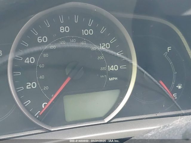 2T3ZFREV7EW115972 Toyota RAV4 LE