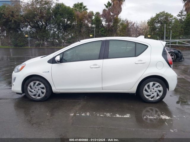 JTDKDTB3XF1111468 Toyota Prius C Two