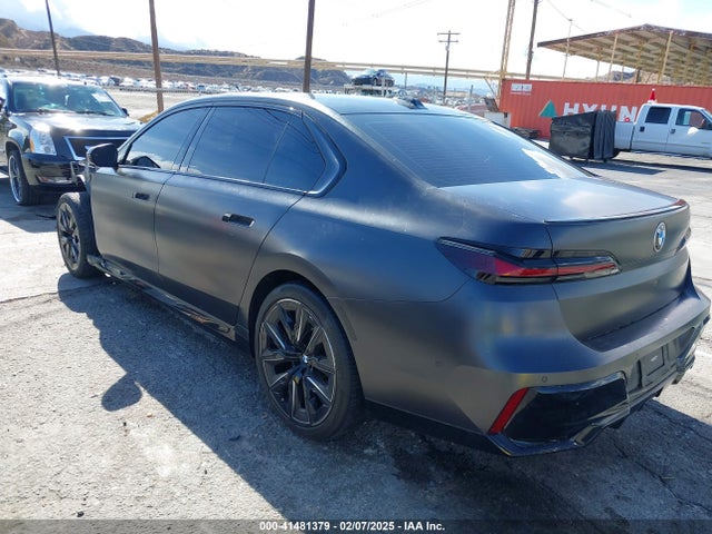 2023 BMW 740 WBA23EH07PCM81629 Photo 2