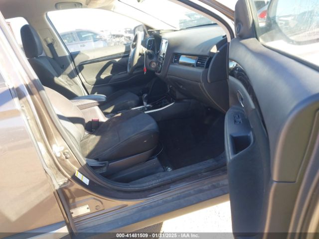JA4AD2A38KZ010698 Mitsubishi Outlander Es