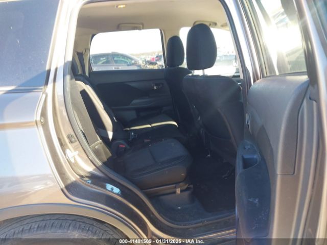 JA4AD2A38KZ010698 Mitsubishi Outlander Es