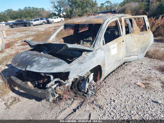 1C4NJDEB0GD617082 Jeep Compass Latitude