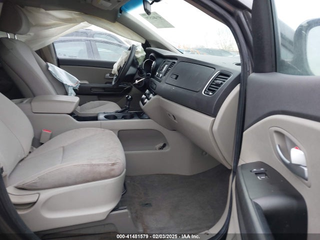 KIA SEDONA LX 2016 KNDMB5C17G6127395 Image 5