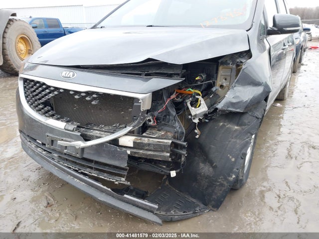 KIA SEDONA LX 2016 KNDMB5C17G6127395 Image 6