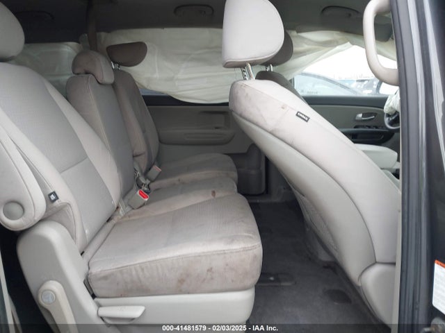 KIA SEDONA LX 2016 KNDMB5C17G6127395 Image 8