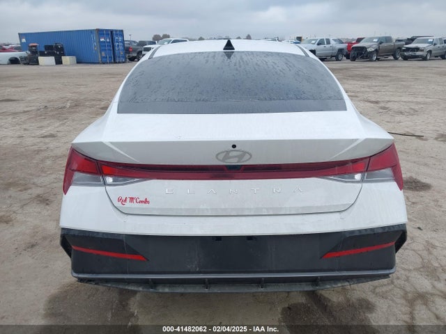 KMHLL4DG4RU851495 Hyundai ELANTRA SE