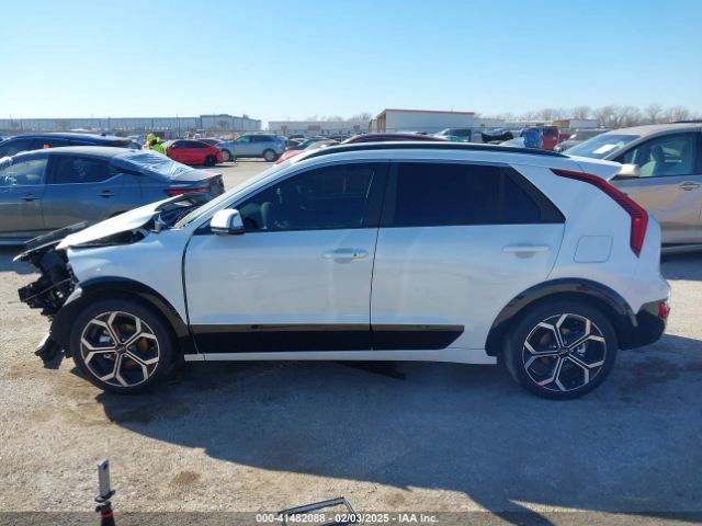 KNDCR3LE0R5146510 KIA Niro Ex Touring