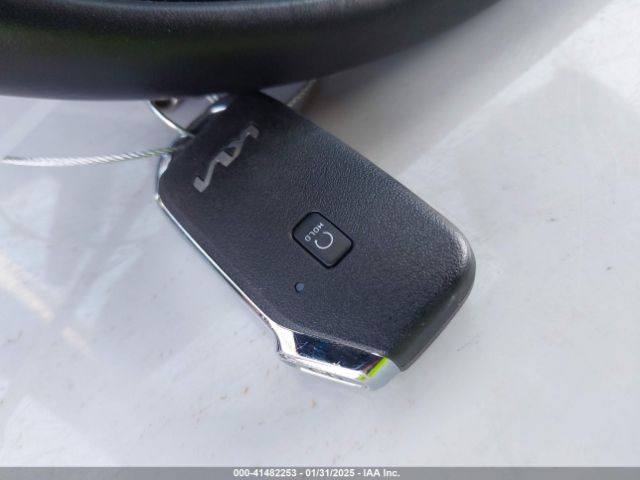 KNDEU2AA3R7638440 KIA SELTOS S