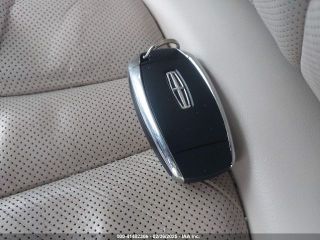 5LMCJ3D98HUL35184 Lincoln Mkc Reserve