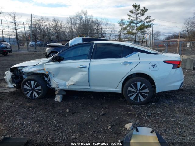 1N4BL4DW7MN311171 Nissan Altima Sv Intelligent Awd