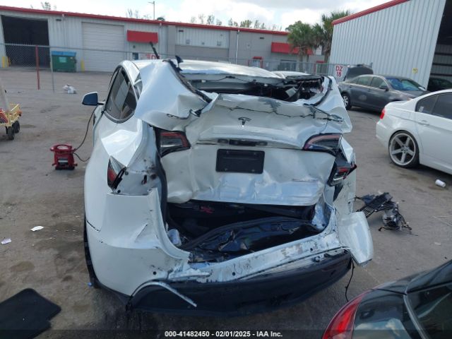 7SAYGDEF8NF469111 Tesla Model Y Performance Dual Motor All-wheel Drive