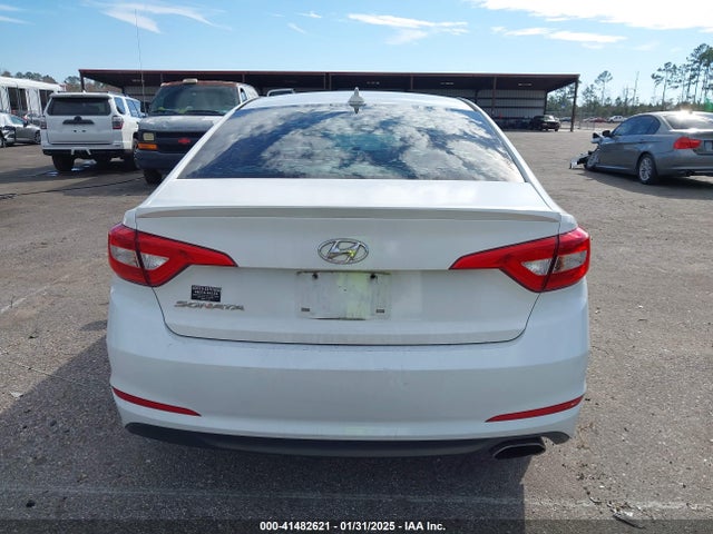 Hyundai SONATA SE 2015 5NPE24AF9FH105271 Image 17