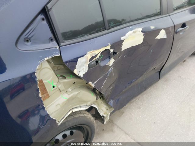 5YFVPMAE9MP215567 Toyota COROLLA LE