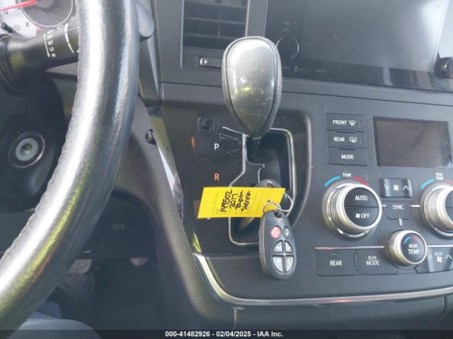 5TDXZ3DC3HS779123 Toyota Sienna Se 8 Passenger