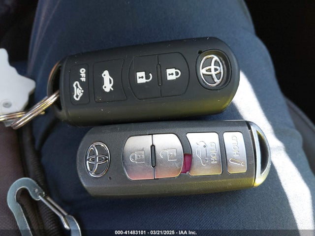 3MYDLBYV0HY184492 Toyota YARIS IA