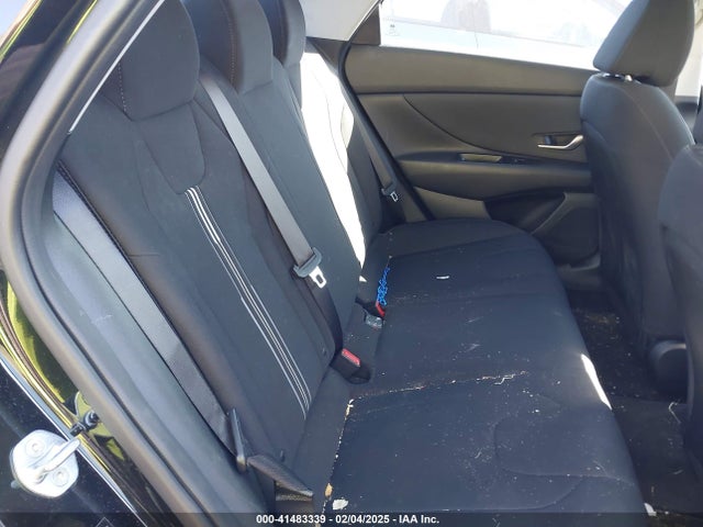 5NPLS4AG8NH086713 Hyundai ELANTRA SEL