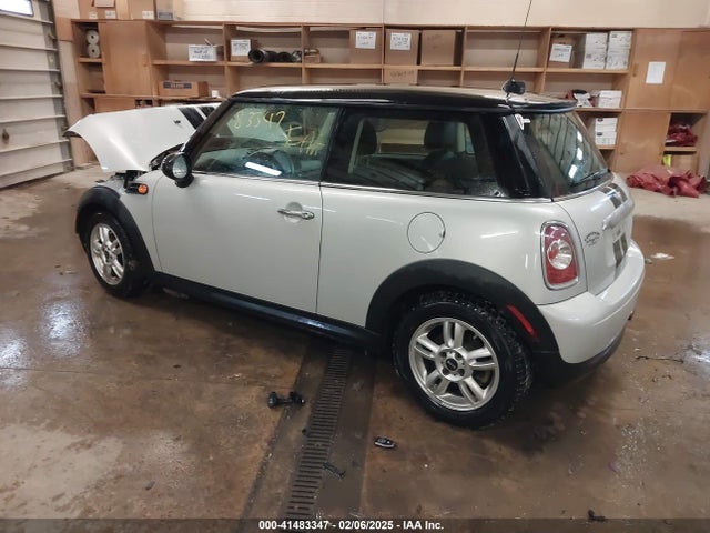 2012 MINI COOPER WMWSU3C56CT259100 Photo 2