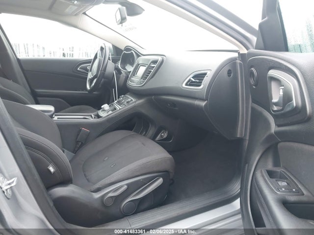 Chrysler 200 Limited 2015 1C3CCCABXFN538470 Image 5