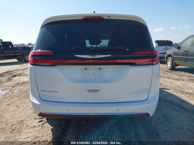 Chrysler Pacifica Touring L 2023 2C4RC1BG8PR624353 Image 16