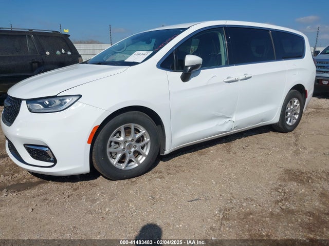 Chrysler Pacifica Touring L 2023 2C4RC1BG8PR624353 Image 2