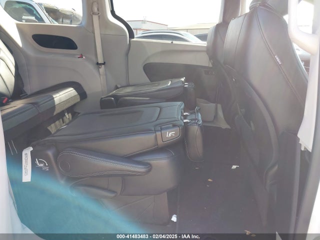 Chrysler Pacifica Touring L 2023 2C4RC1BG8PR624353 Image 8