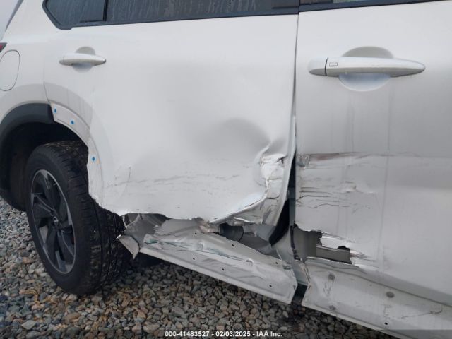JN8BT3BA8RW355181 Nissan Rogue Sv Fwd