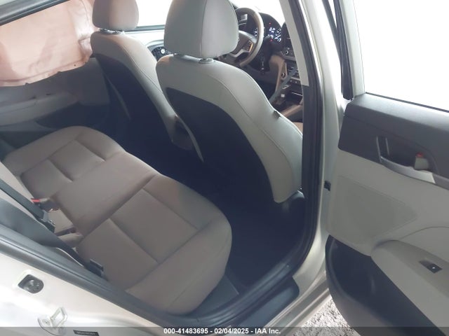 5NPD74LF1HH129979 Hyundai ELANTRA SE