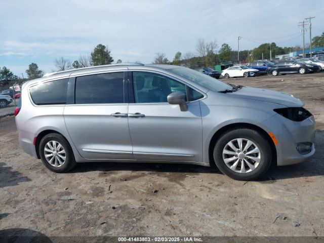2C4RC1BG9JR290695 Chrysler Pacifica Touring L