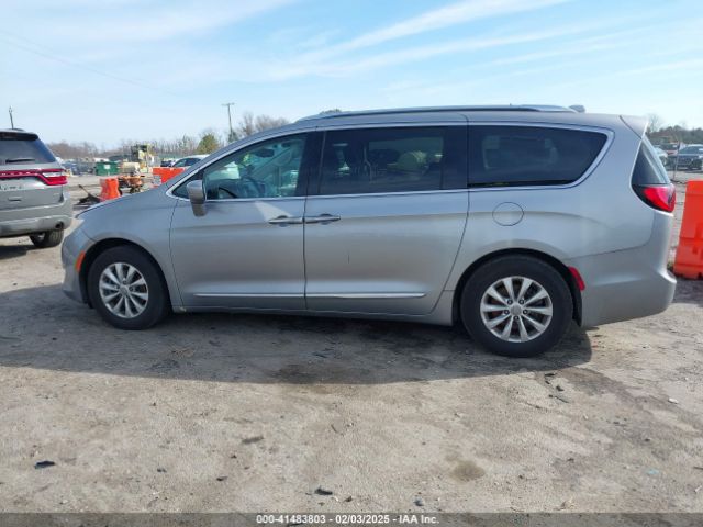 2C4RC1BG9JR290695 Chrysler Pacifica Touring L