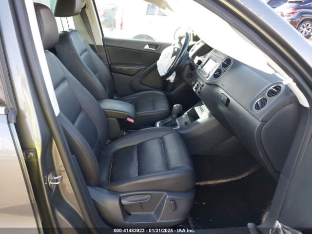 WVGBV3AX0EW542190 Volkswagen TIGUAN SE