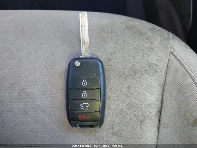5XYPG4A54HG311769 KIA Sorento 3.3l Lx
