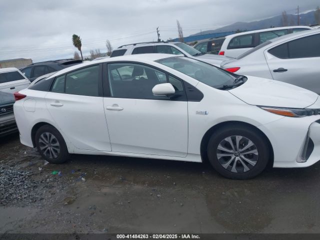 JTDKAMFP2N3208503 Toyota Prius Prime Le