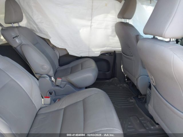 5TDYK3DCXFS630889 Toyota Sienna Xle 8 Passenger