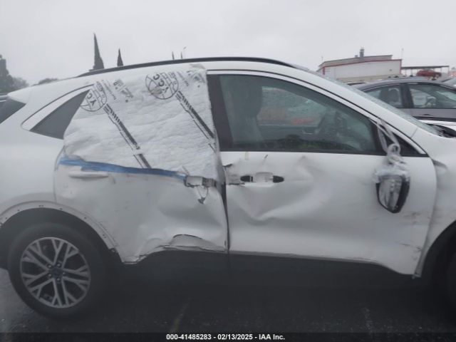 1FMCU0CZ8MUB03799 Ford Escape Sel Hybrid
