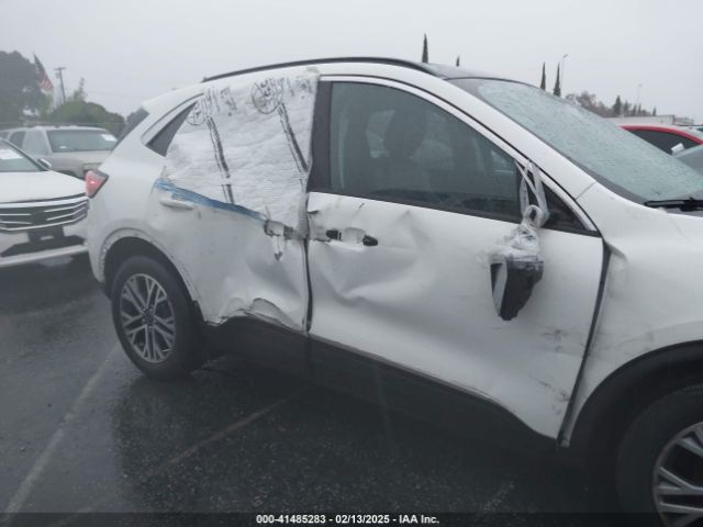 1FMCU0CZ8MUB03799 Ford Escape Sel Hybrid