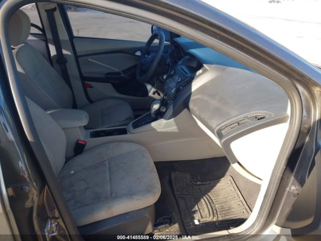 1FADP3F21FL250450 Ford FOCUS SE