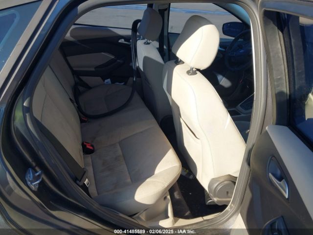 1FADP3F21FL250450 Ford FOCUS SE