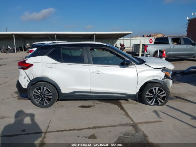 3N1CP5CU4KL565977 Nissan KICKS SR