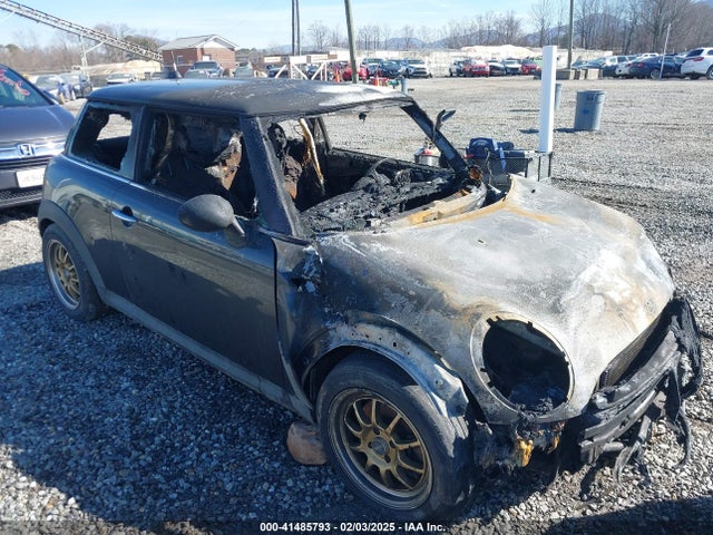 2008 MINI COOPER WMWMF33508TU64051 Photo 0