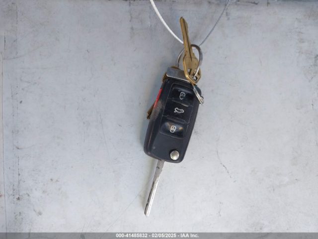 2013 VOLKSWAGEN BEETLE 3VWHX7AT0DM663696 Photo 10