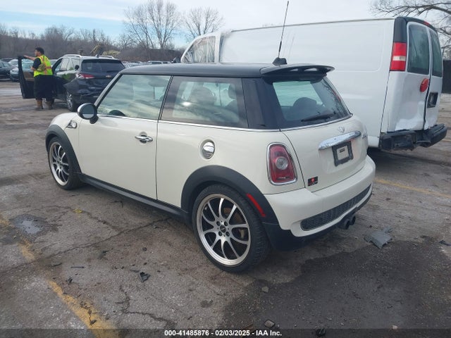 2009 MINI COOPER S WMWMF73559TT95298 Photo 2