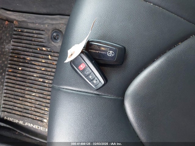 Toyota Highlander Xle 2021 5TDGZRBH6MS056829 Image 11