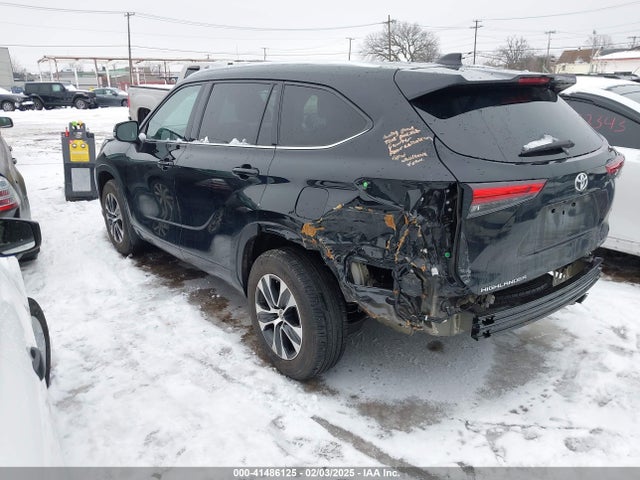 Toyota Highlander Xle 2021 5TDGZRBH6MS056829 Image 3