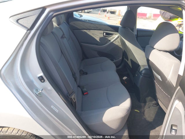 KMHDH4AE0FU284187 Hyundai ELANTRA SE
