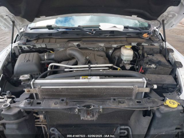 3C6TR4MT1JG213218 RAM 2500 Slt  4x2 6'4 Box